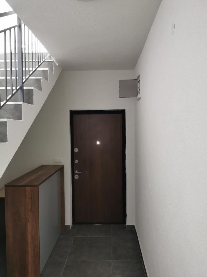 Gopo Guesthouse Elshani Bagian luar foto