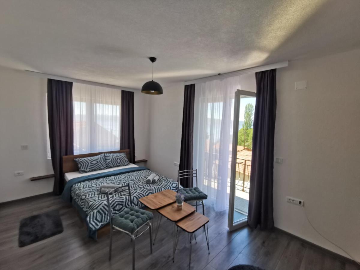 Gopo Guesthouse Elshani Bagian luar foto