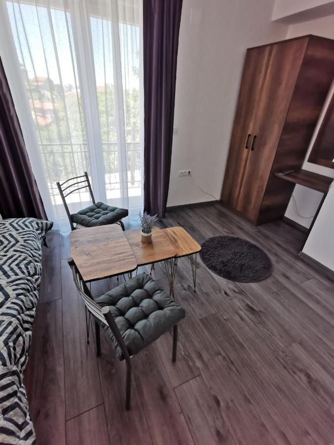 Gopo Guesthouse Elshani Bagian luar foto