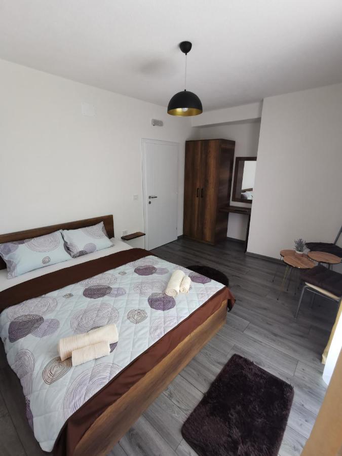 Gopo Guesthouse Elshani Bagian luar foto