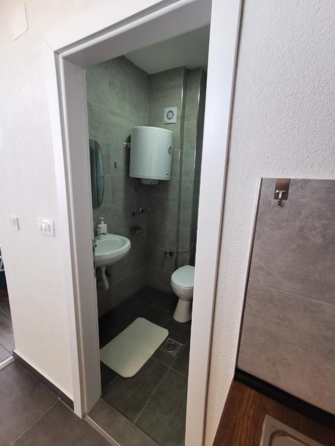 Gopo Guesthouse Elshani Bagian luar foto