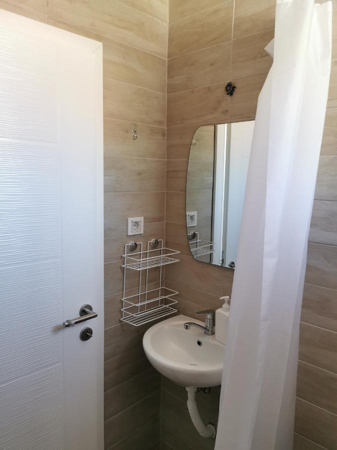 Gopo Guesthouse Elshani Bagian luar foto