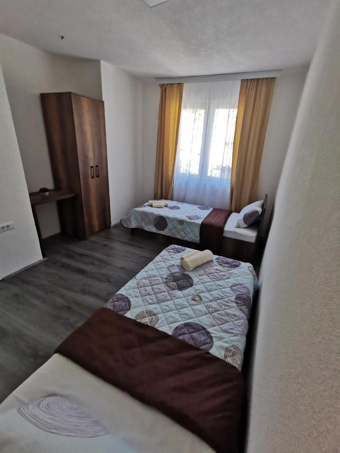 Gopo Guesthouse Elshani Bagian luar foto