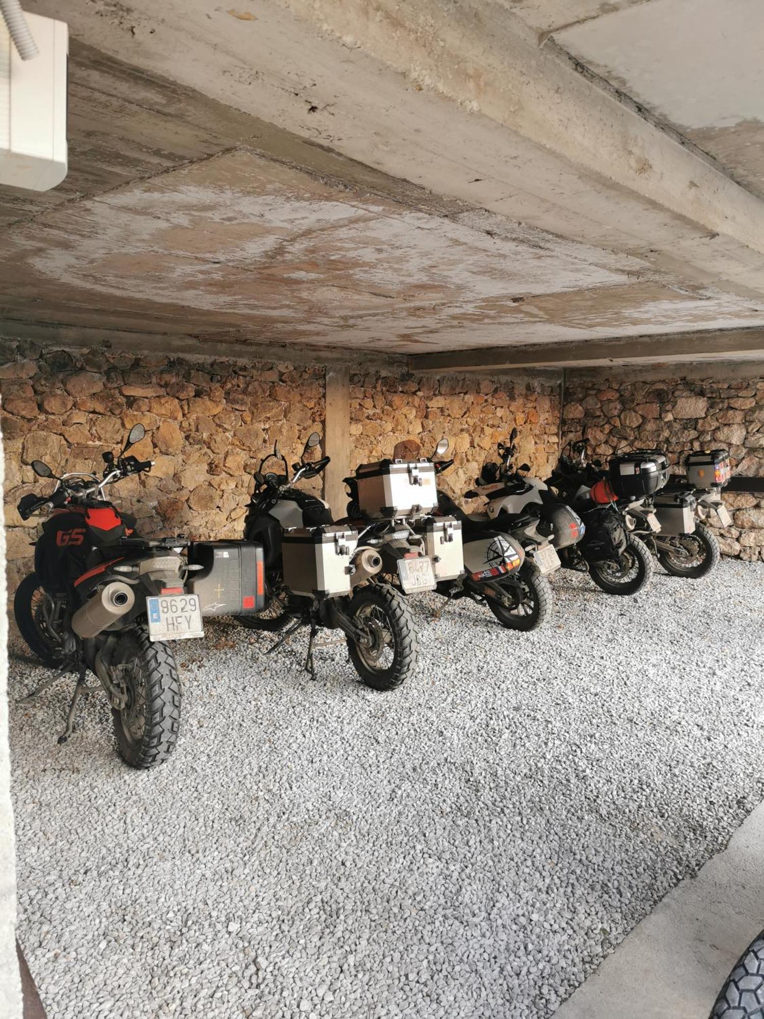 Gopo Guesthouse Elshani Bagian luar foto