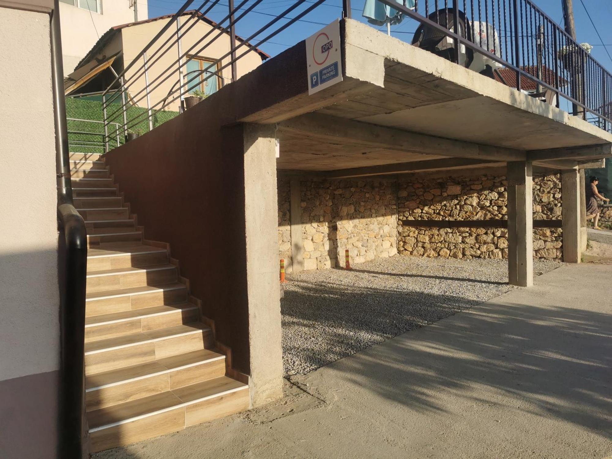 Gopo Guesthouse Elshani Bagian luar foto