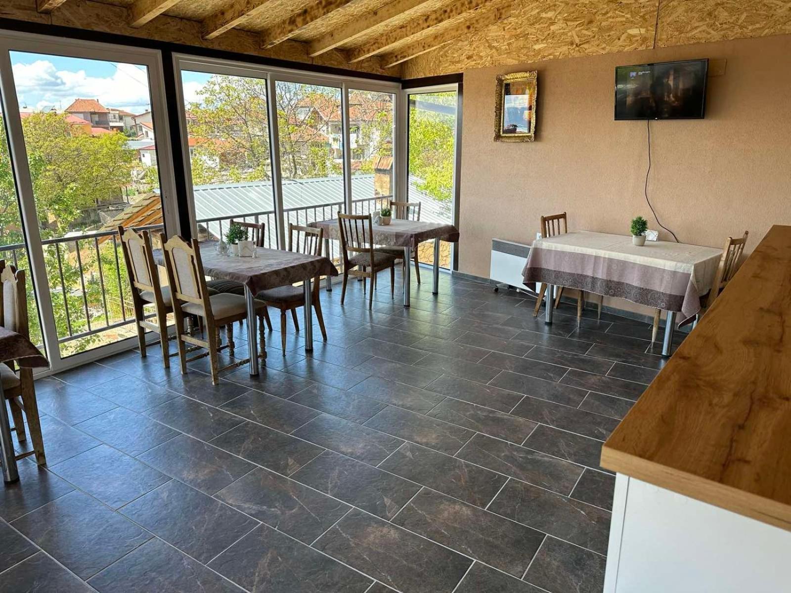 Gopo Guesthouse Elshani Bagian luar foto